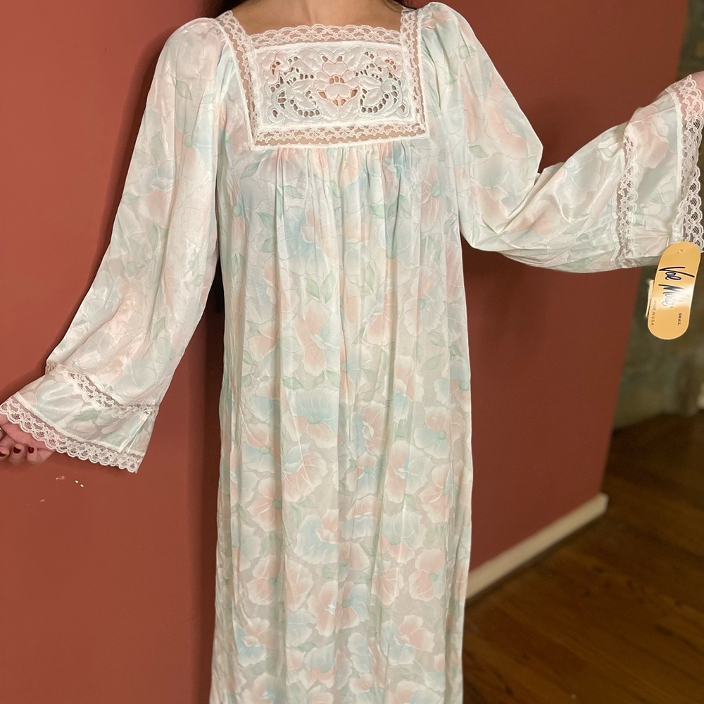 Vintage Val Mode Floral Lace Nightgown